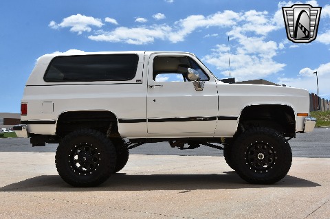 1989 GMC Jimmy image 13