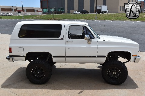 1989 GMC Jimmy image 14