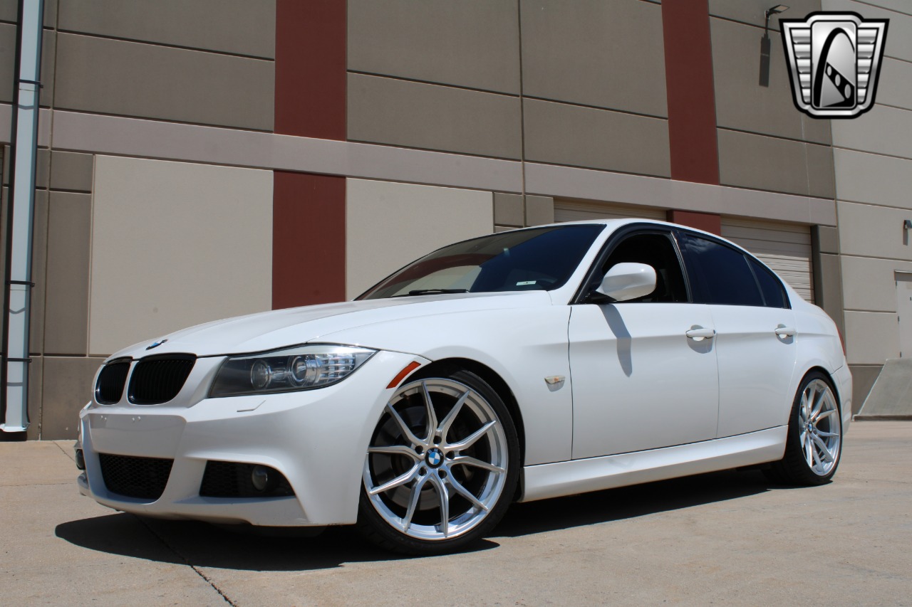 2011 BMW 3 Series 2