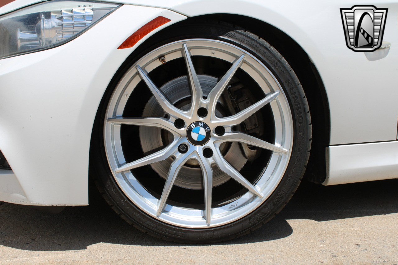 2011 BMW 3 Series 10