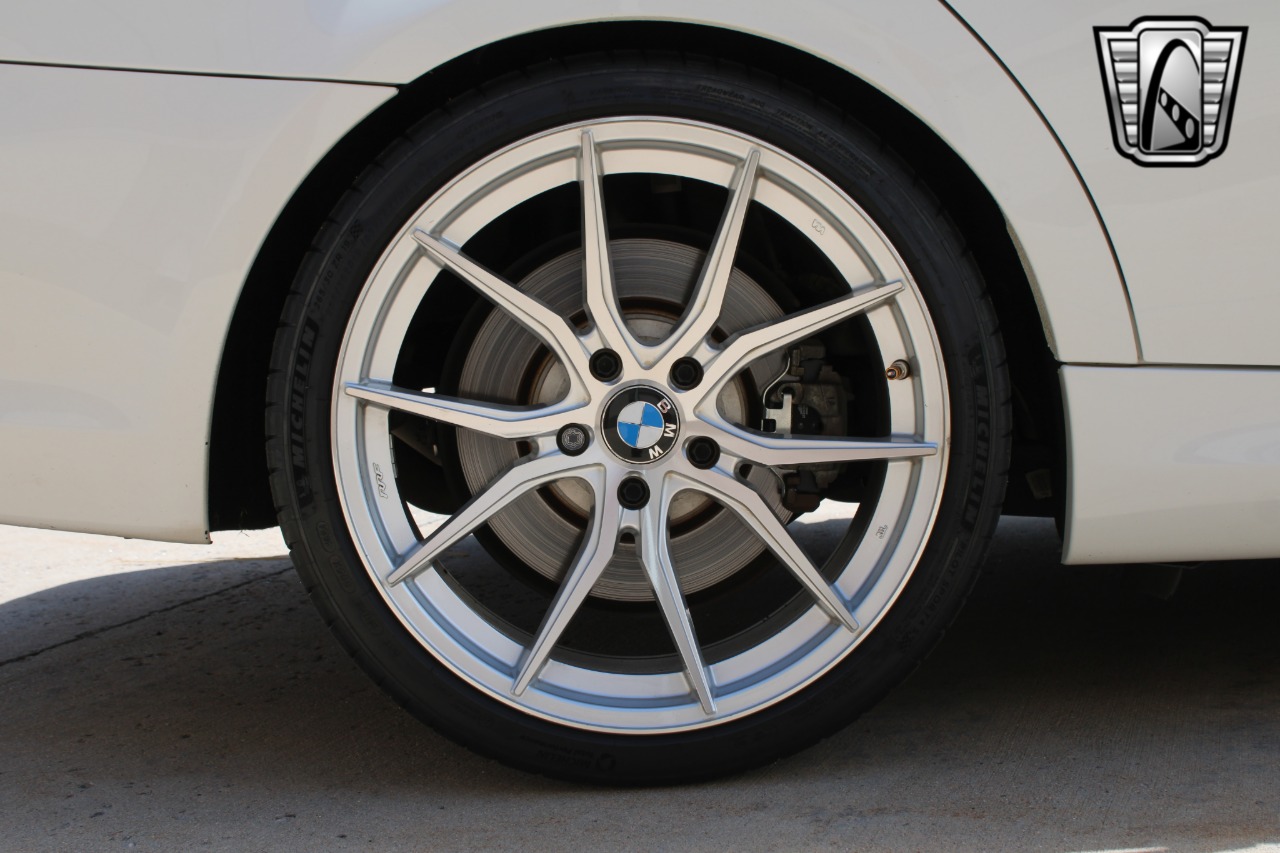 2011 BMW 3 Series 11