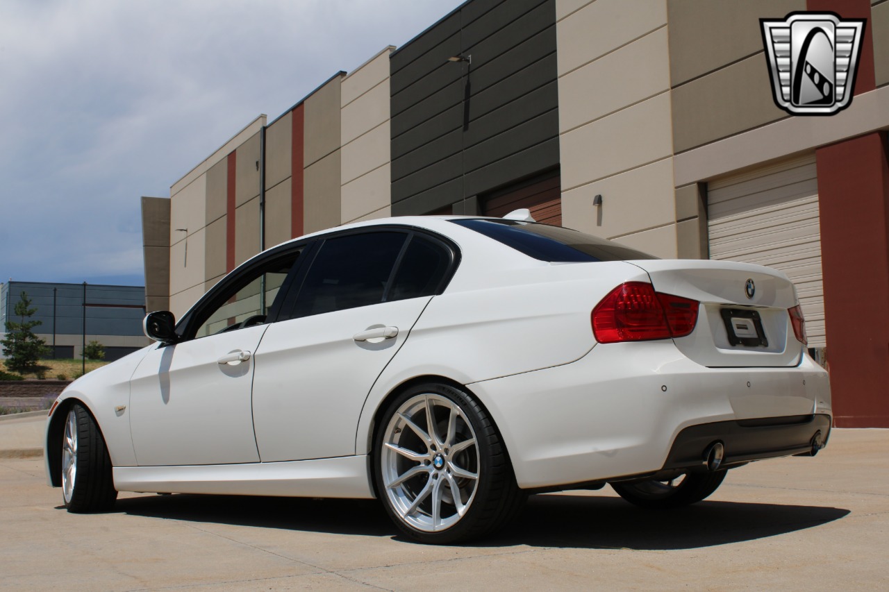 2011 BMW 3 Series 4