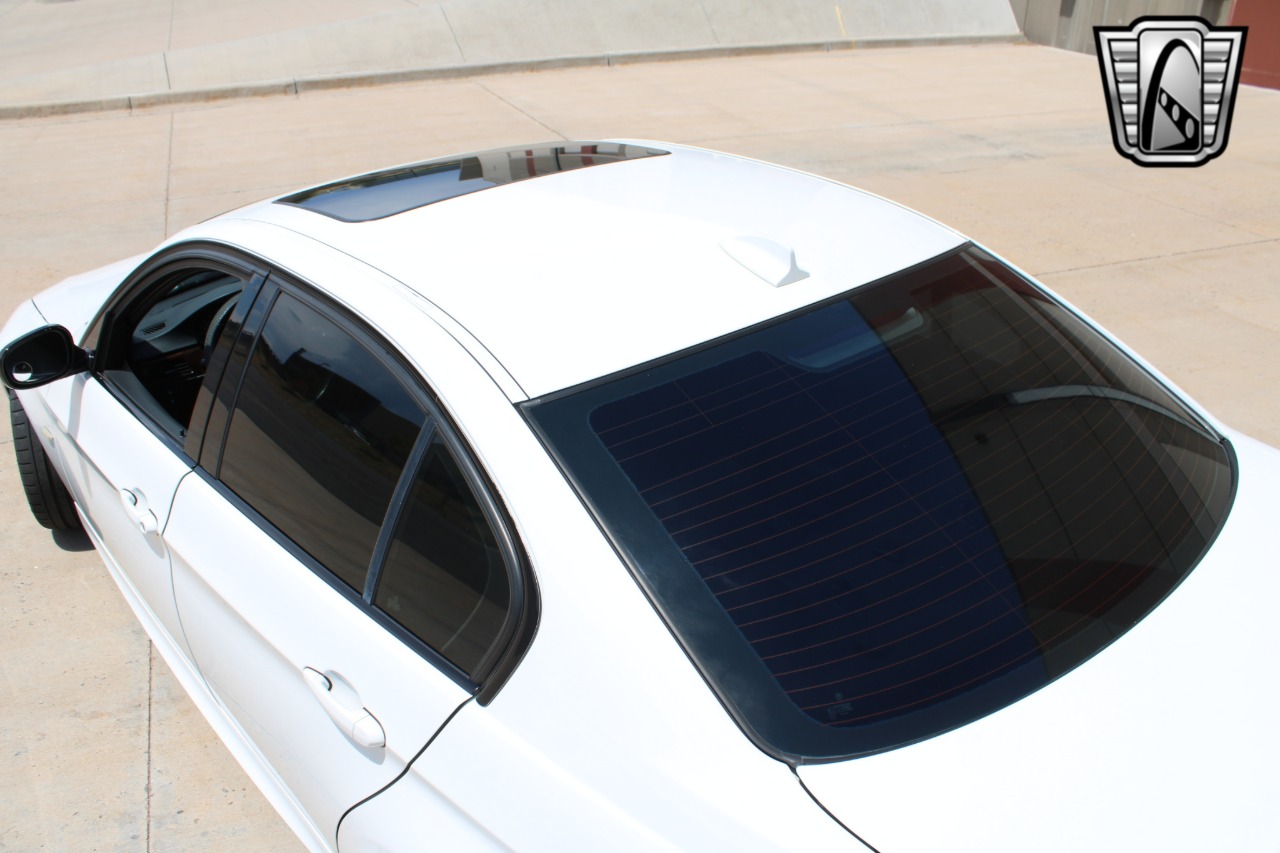 2011 BMW 3 Series 12