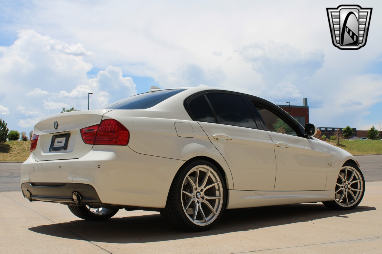 2011 BMW 3 Series 6