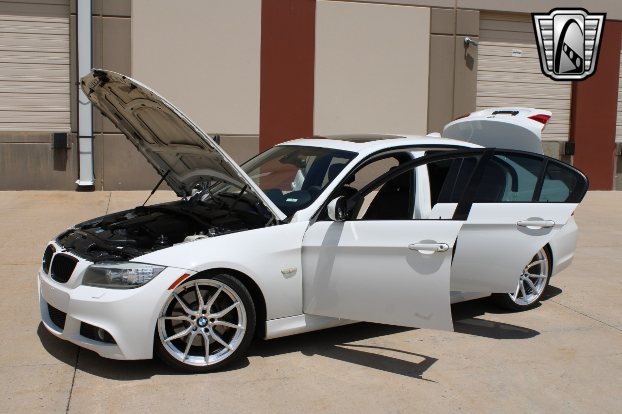 2011 BMW 3 Series 13