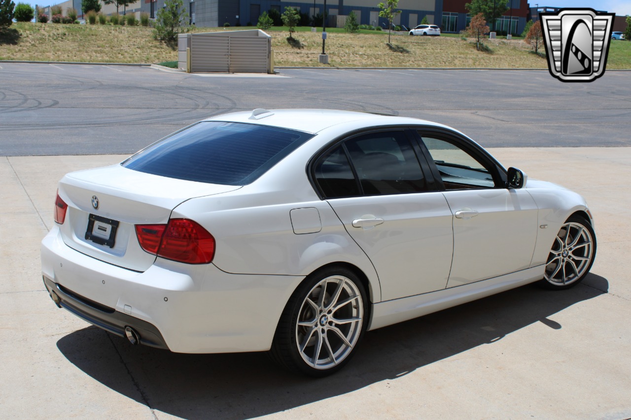2011 BMW 3 Series 36