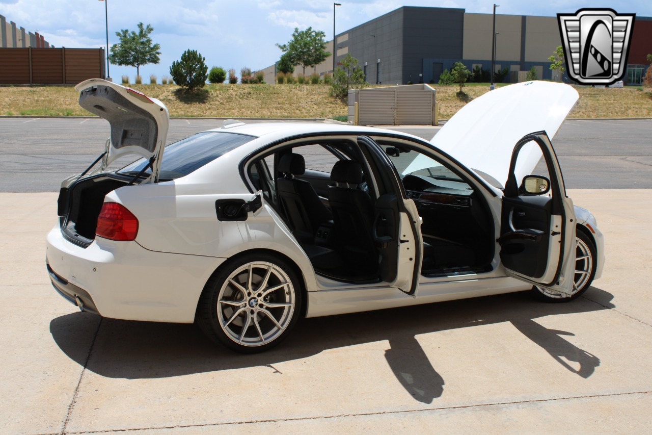 2011 BMW 3 Series 56