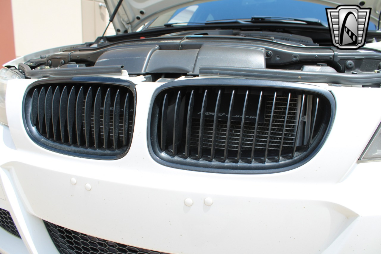 2011 BMW 3 Series 77