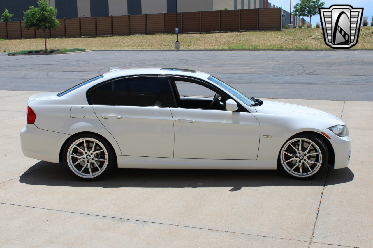 2011 BMW 3 Series 37