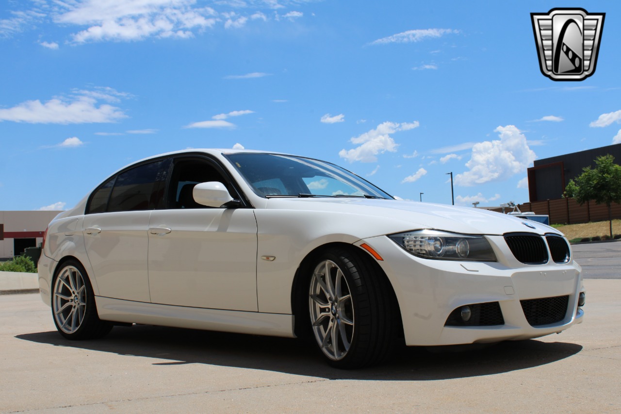 2011 BMW 3 Series 8
