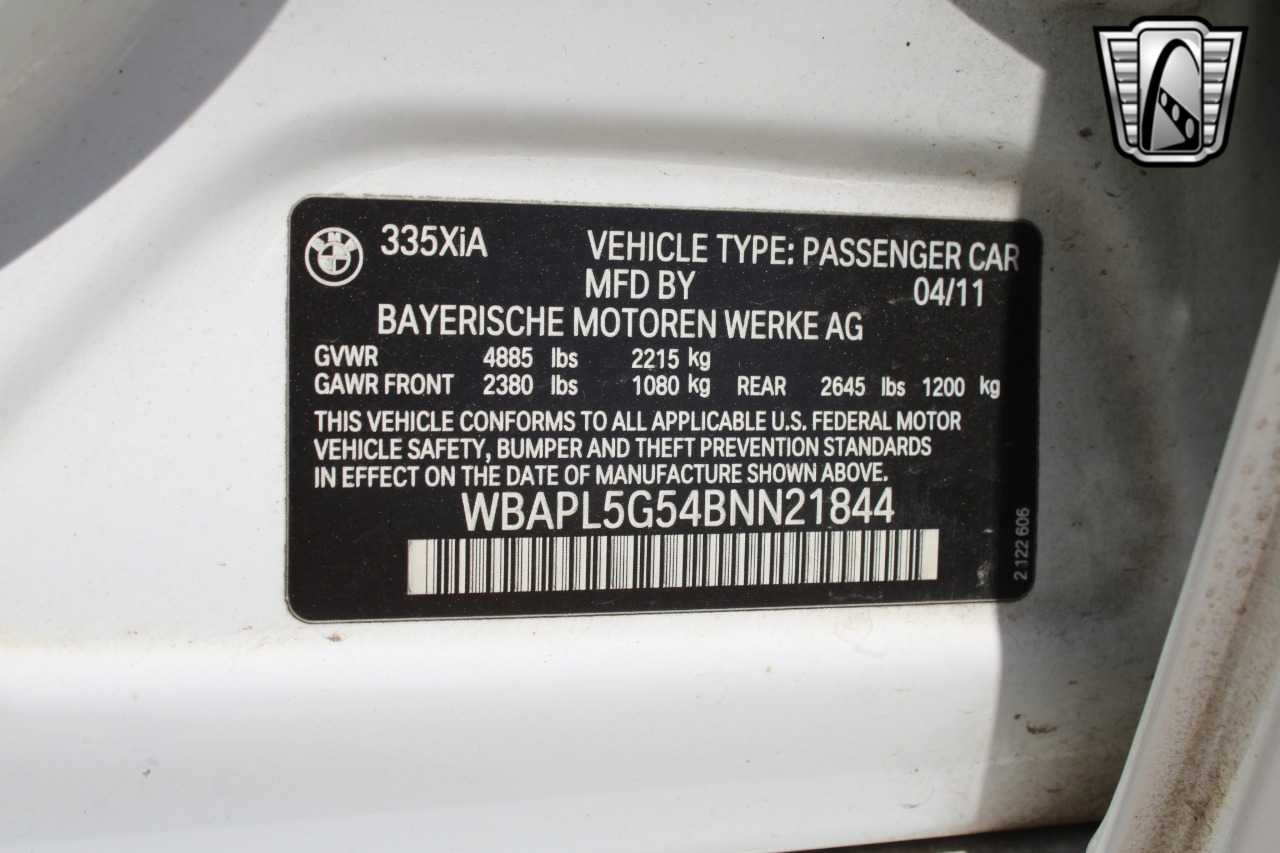 2011 BMW 3 Series 14