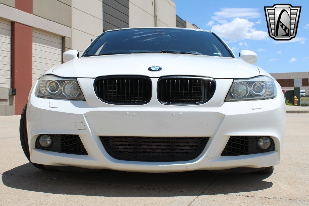 2011 BMW 3 Series 9