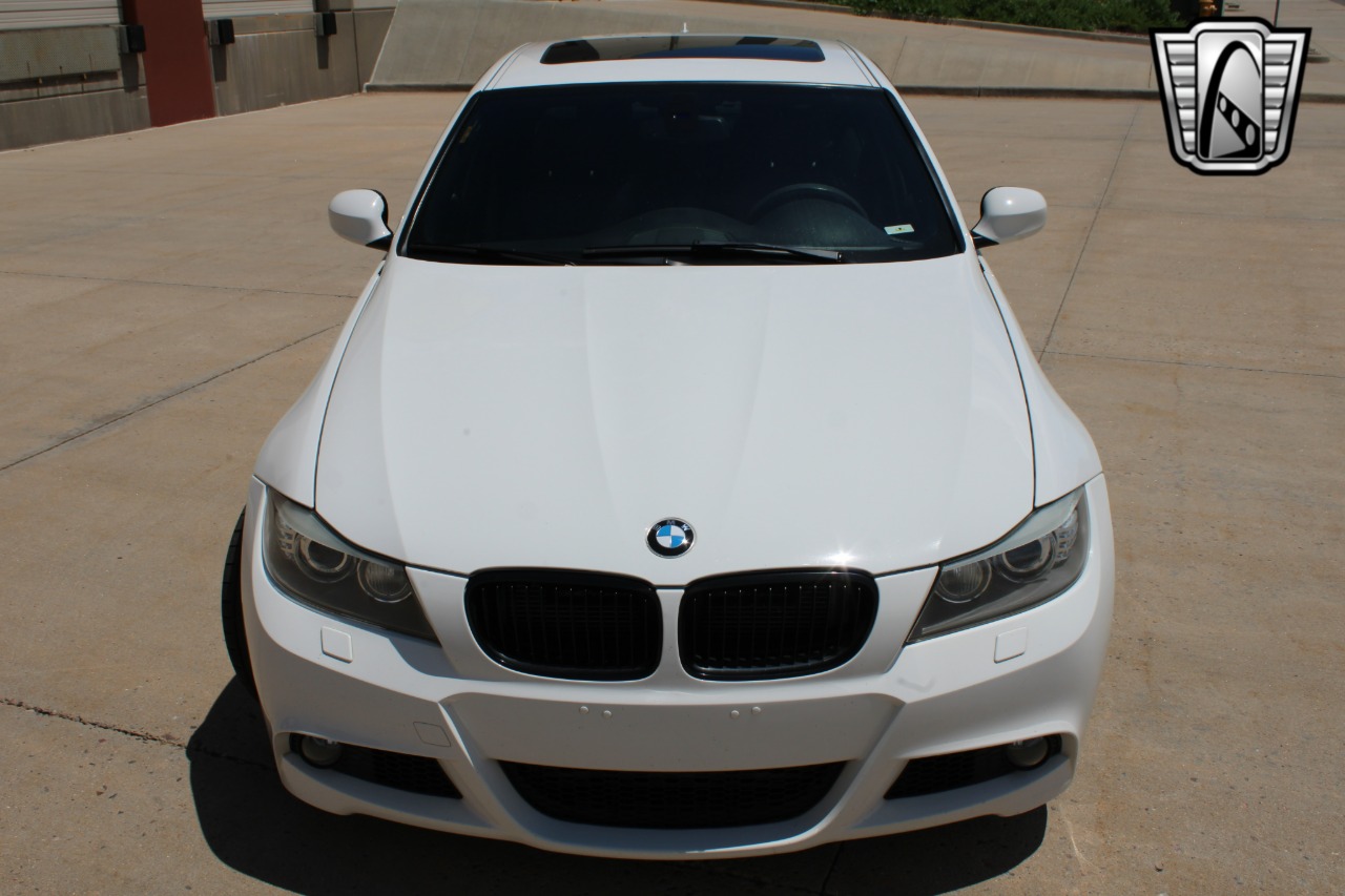 2011 BMW 3 Series 39