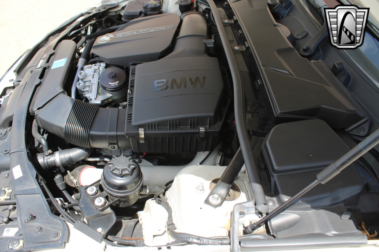 2011 BMW 3 Series 16
