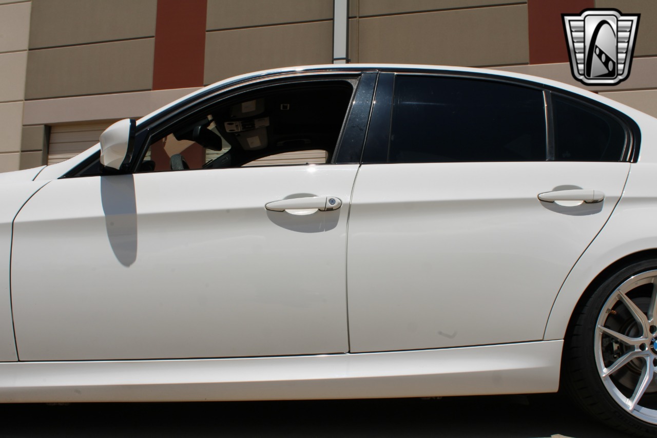 2011 BMW 3 Series 41