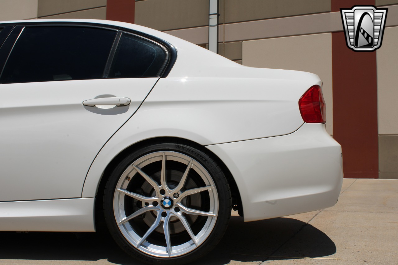 2011 BMW 3 Series 42