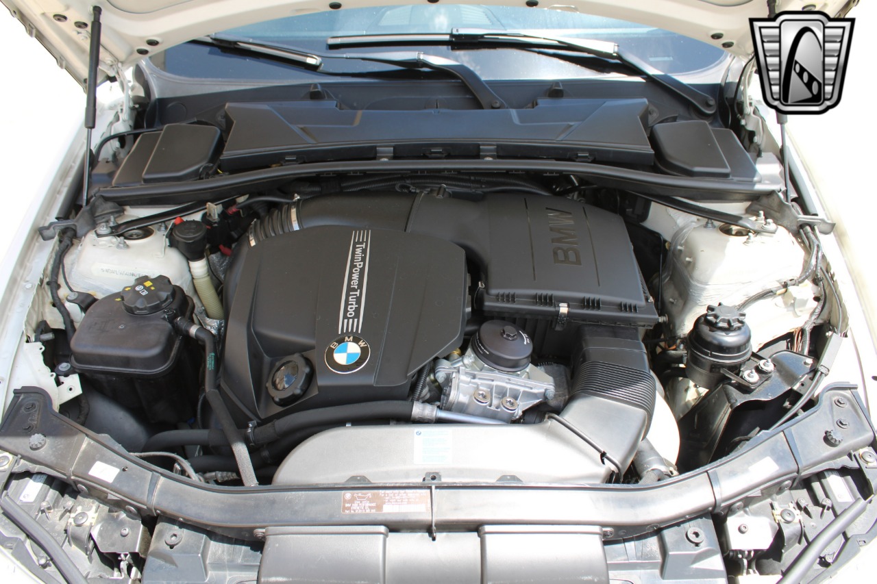 2011 BMW 3 Series 17