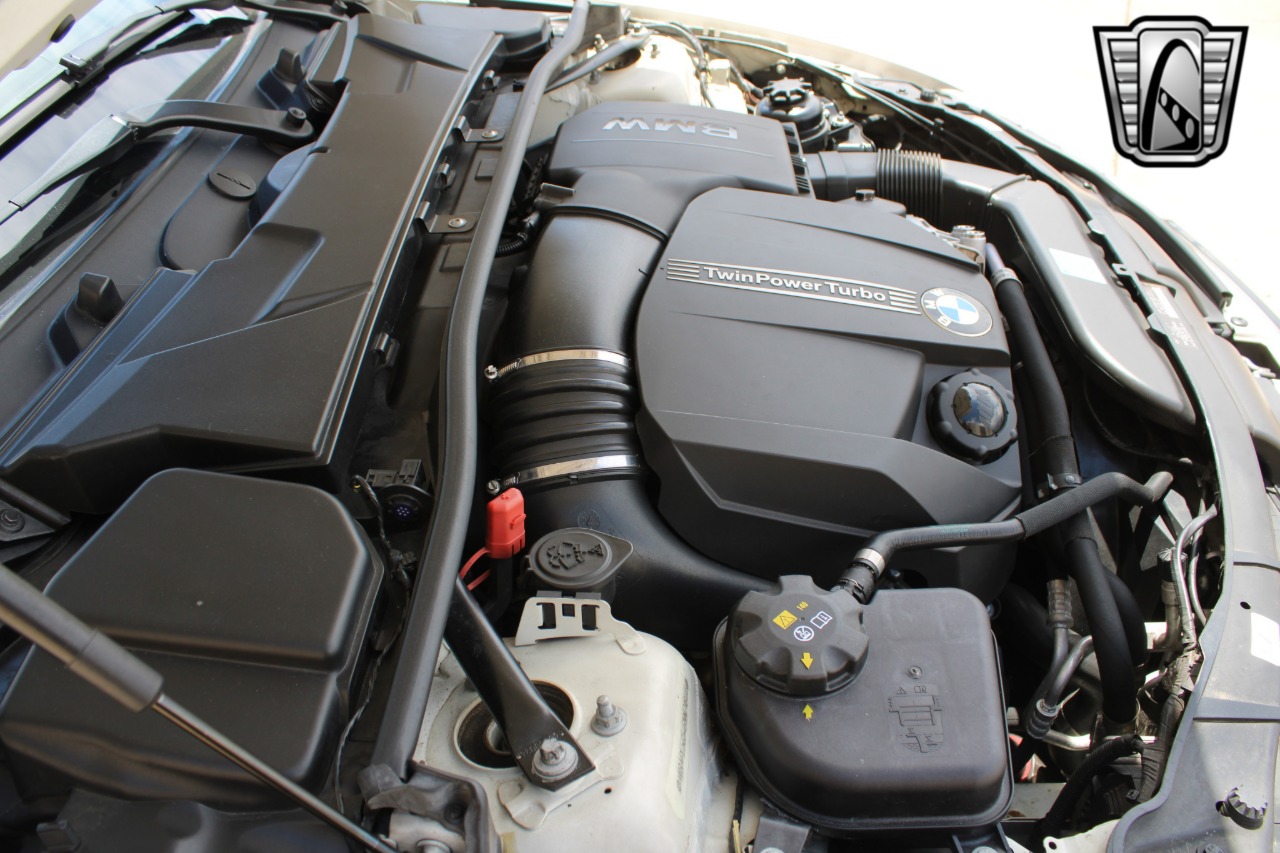 2011 BMW 3 Series 18