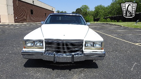 1985 Cadillac Fleetwood image 32
