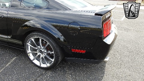 2007 Ford Mustang image 13