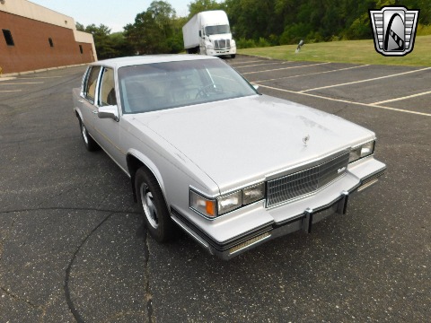 1985 Cadillac Fleetwood image 30