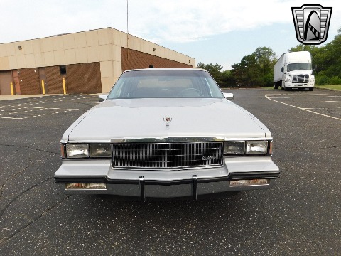 1985 Cadillac Fleetwood image 32
