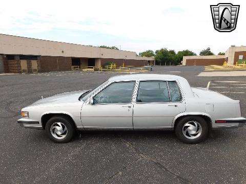 1985 Cadillac Fleetwood image 9