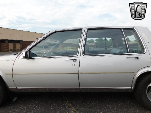 1985 Cadillac Fleetwood image 11