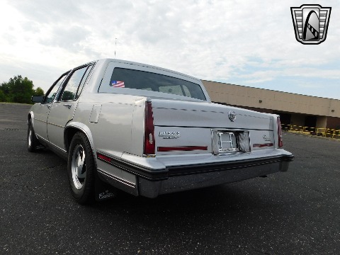 1985 Cadillac Fleetwood image 13