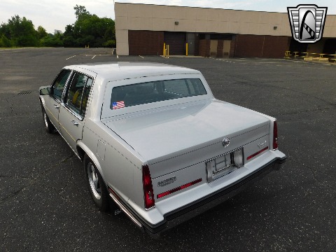 1985 Cadillac Fleetwood image 15