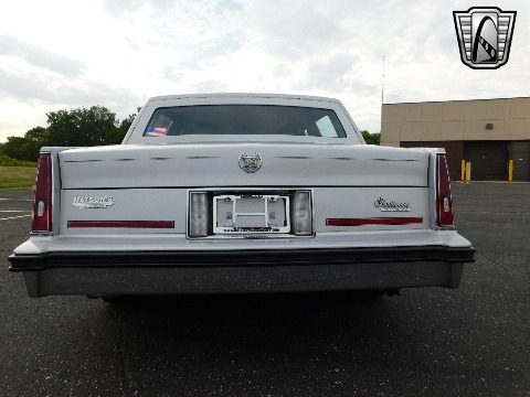 1985 Cadillac Fleetwood image 16