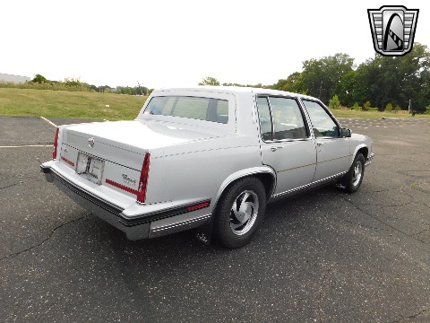 1985 Cadillac Fleetwood image 20