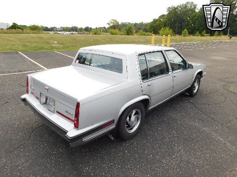 1985 Cadillac Fleetwood image 21