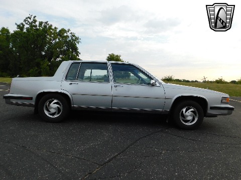 1985 Cadillac Fleetwood image 22