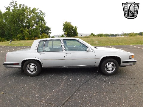 1985 Cadillac Fleetwood image 23