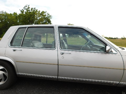 1985 Cadillac Fleetwood image 26