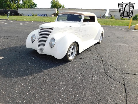 1937 Ford Cabriolet image 3