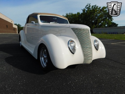 1937 Ford Cabriolet image 29