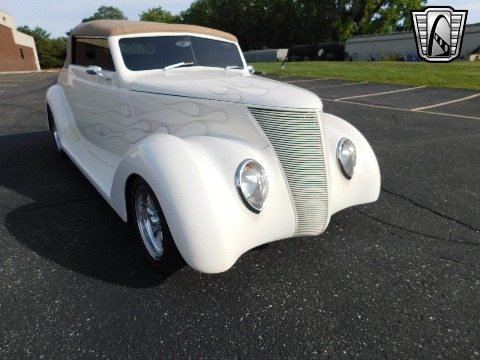 1937 Ford Cabriolet image 30