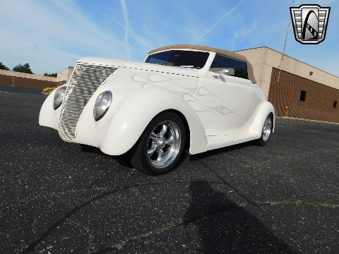 1937 Ford Cabriolet image 5