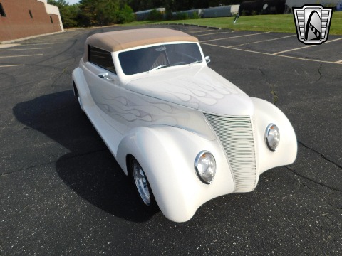 1937 Ford Cabriolet image 31