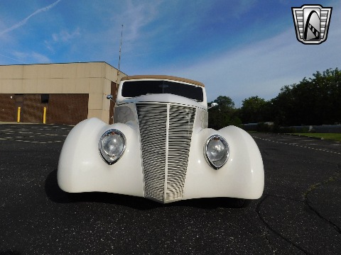 1937 Ford Cabriolet image 32