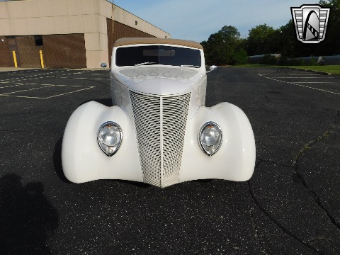 1937 Ford Cabriolet image 33