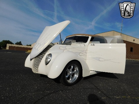 1937 Ford Cabriolet image 59