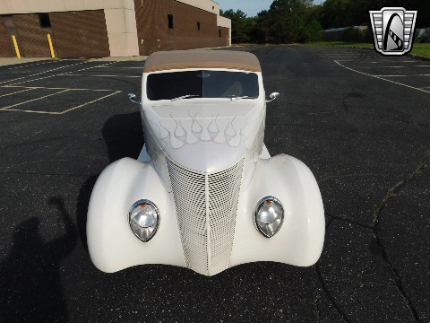 1937 Ford Cabriolet image 34