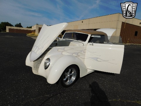 1937 Ford Cabriolet image 60