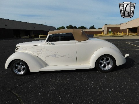 1937 Ford Cabriolet image 9