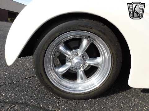 1937 Ford Cabriolet image 35