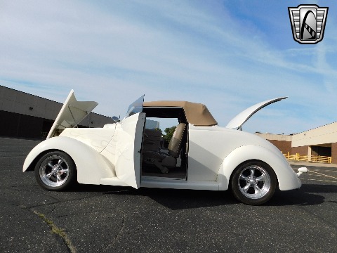 1937 Ford Cabriolet image 62