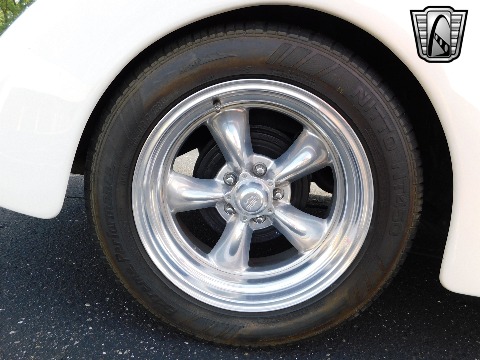 1937 Ford Cabriolet image 37